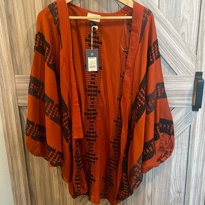 Women’s Universal Thread Wrap in OS. New With Tags!